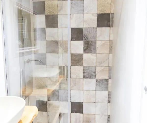 Luis בית הארחה 4*